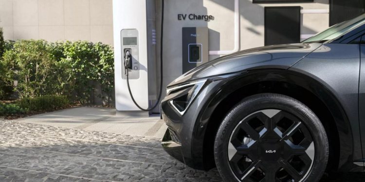 Auto Klub – Test kojeg smo čekali: Koliko kilometara električni auti mogu prijeći brzinom od 130 km/h?