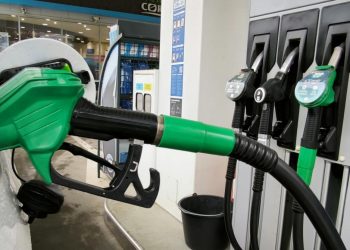 Auto Klub – To se nikada nije dogodilo: Posvuda ratovi, a cijene goriva mjesecima padaju. Kako je to moguće?