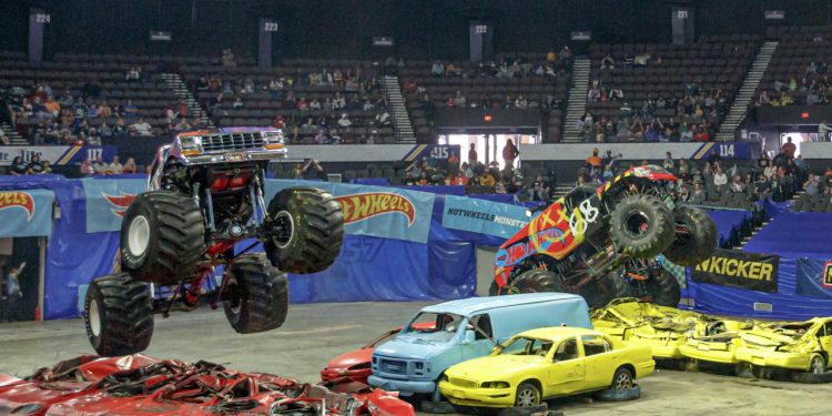 Auto Klub – Toga nema nigdje: Kako i zašto su nastali ludi američki ‘Monster truckovi’? Evo kako je sve počelo