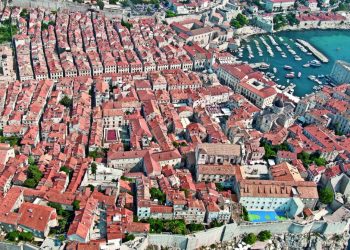 Auto Klub – Tragom svjetske baštine s novim VW Tiguanom: Čarobne zidine su proslavile grad pod Srđem