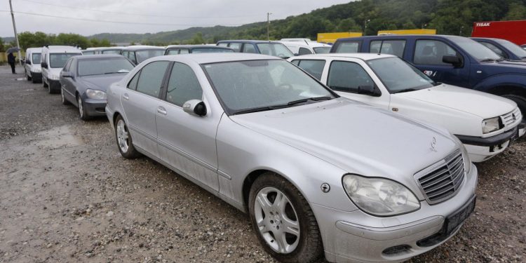 Auto Klub – Zaplijenjeni Mercedesi od 1100 eura! Porezna prodaje oduzeta vozila, evo kako do njih