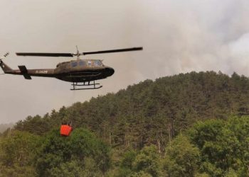 BJELAŠNICA POD VATROM Vatrogasci bez vode, opasnost od širenja požara raste