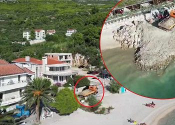 SVE SNIMLJENO IZ ZRAKA Pogledajte kako građevinari sav otpad od gradnje kuće u Baškoj Vodi bacaju u more!