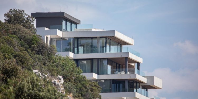 Bačić o porezu na nekretnine: Cijene stanova moraju pasti. Evo kako ćemo to postići