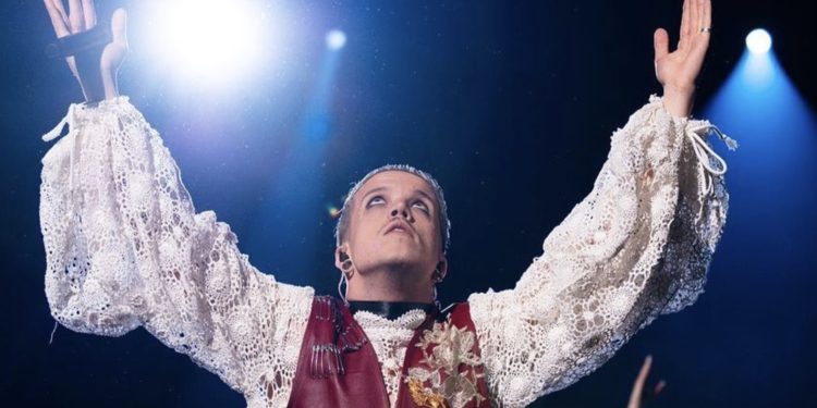 Beby Lasagna još jednom svjedočio vjeru: ‘Prije izlaska na pozornicu radim ovo’