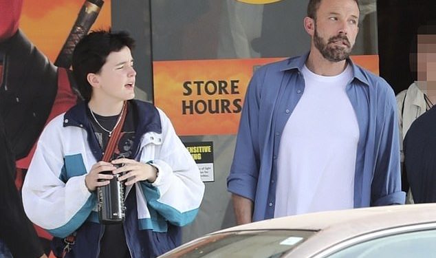 Ben Affleck vodi Finu (15) u kupovinu kostima za Noć vještica u LA – dok su on i Jennifer Lopez ‘usredotočeni na svoju djecu’ usred razvoda