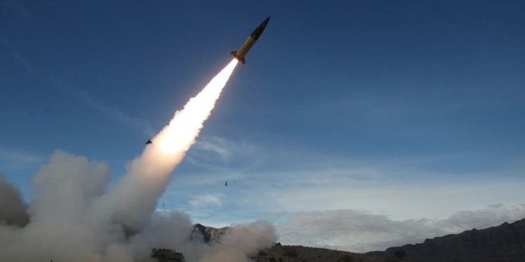 Biden će sa Zelenskim razgovarati o raketnim napadima na Rusiju – Bijela kuća – RT World News