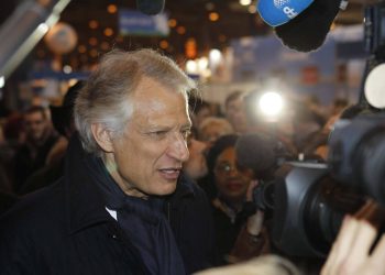 Bivši francuski premijer novinarima: ‘Zapad šuti dok se događa najveći povijesni skandal’