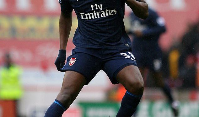 Bivši napadač Arsenala optužen je za uvoz droge nakon što je u zračnoj luci Stansted zaplijenjeno 600.000 funti kanabisa