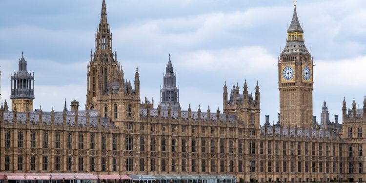 Britanska vlada optužena za gušenje slobode govora: ‘Razmislite prije nego što objavite’