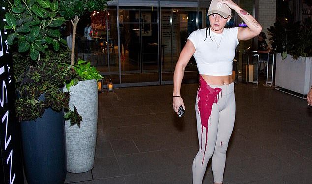 Britanska zvijezda Sandy Ryan optužuje suparnicu nakon što je udarena crvenom BOJOM prije nego što je izgubila WBO naslov svjetske prvakinje u velter kategoriji – dok Mikaela Mayer uzvraća ‘potpuno lažnu’ tvrdnju