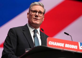 Britanski premijer tijekom govora kaže ‘kobasice’ umjesto taoci