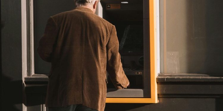 Budite oprezni na bankomatima: Evo na koje sve načine lukavi prevaranti kradu novac