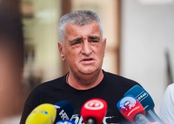 Bulj objavio dokaz da je obustavu izložbe tražio ranije: “Pupovčevi koalicijski partneri iz sinjskog HDZ-a lažu”