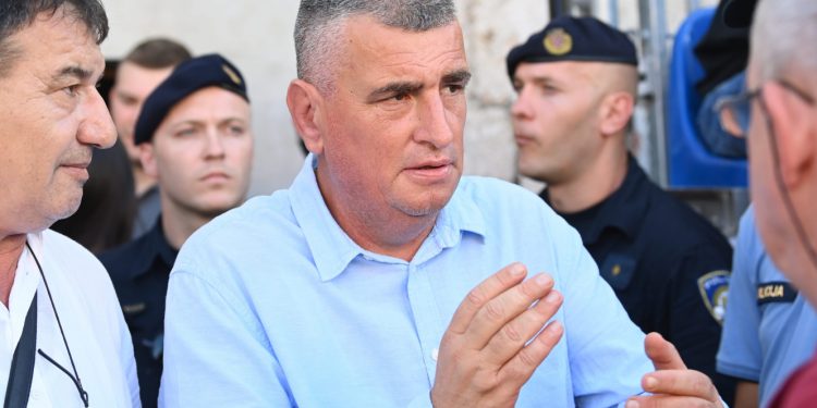 Bulj ponovno mahao čekićem na Cetini: ‘Dolaze iz Srbije, situacija je morbidna’