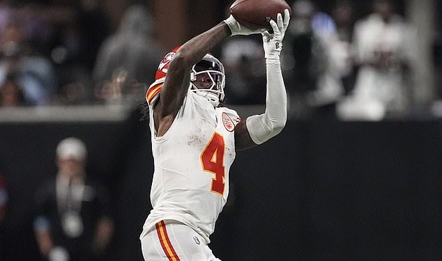 Chiefsi nastavljaju sa savršenim početkom sezone nakon što se Taylor Swift nije pojavila dok je Rashee Rice inspirirala 22-17 pobjedu nad Falconsima u Atlanti – ali Travis Kelce patio je JOŠ JEDAN neuspjeh