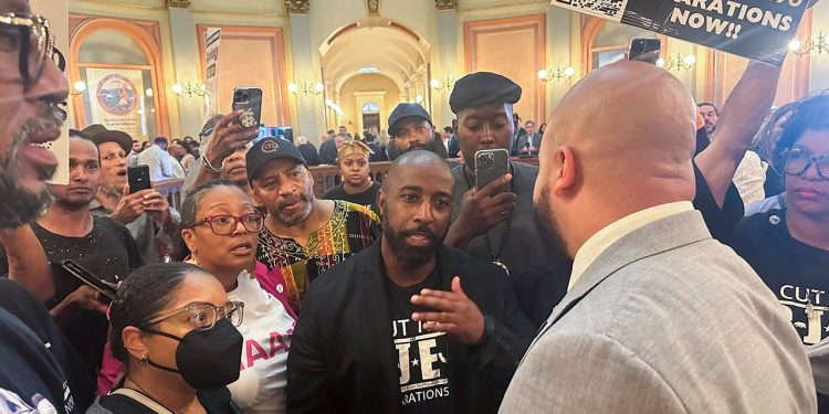 Crni Kalifornijci upozoravaju Newsoma na ‘izravan utjecaj’ na Harrisa nakon što su demokrati odbacili zakone o odšteti robova