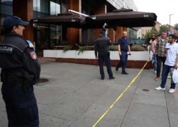 DOJAVA O BOMBI Sarajevo City Centar evakuiran, policija vrši pregled