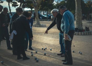 DRUŠTVO U KOJEM ŽIVIMO Postajemo sve stariji, demografsko stanje utječe na žene koje su u reproduktivnom razdoblju