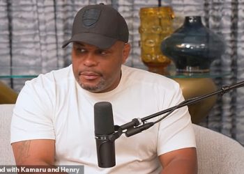 Daniel Cormier prijeti da će IZLAZITI sa snimanja podcasta nakon što je ostao bijesan zbog tvrdnje Kamarua Usmana o Jonu Jonesu