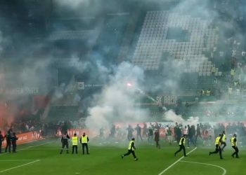 Delirium u Beču: sukobi i dimne bombe navijača Rapida i Austrie iz Beča