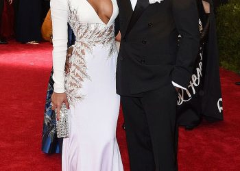 Diddyjeva bivša dugogodišnja partnerica Cassie Ventura šuti usred njegove optužnice zbog više šokantnih optužbi