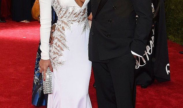 Diddyjeva bivša dugogodišnja partnerica Cassie Ventura šuti usred njegove optužnice zbog više šokantnih optužbi