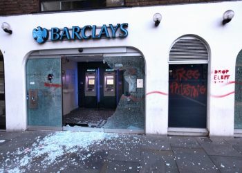 Diljem UK-a preko noći vandalizirano desetak poslovnica Barclaysa: Razlog je Izrael