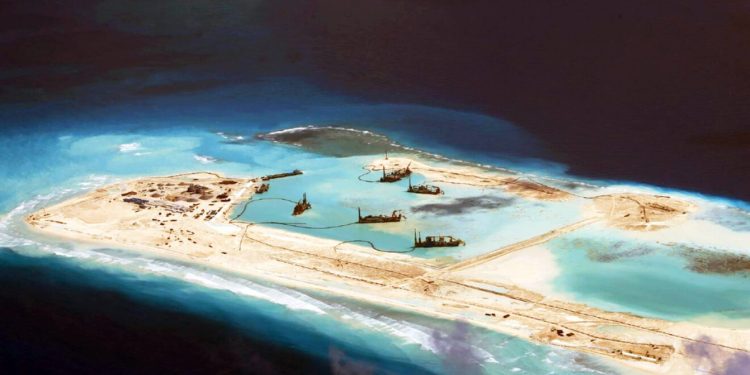 Dok Filipinci izvode predstavu s Kinezima, Vijetnam u blizini punom parom gradi otočja