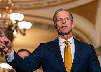 Dok se utrka za lidera približava, John Thune osvaja kartu Senata kako bi potaknuo republikanske kandidate