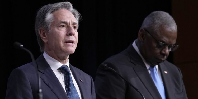 Dok vrije na Bliskom istoku, Blinken juri u London