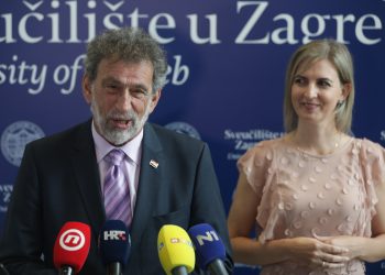 Domovinski pokret bi nastavu u školama započinjao himnom, odgovorio im Fuchs