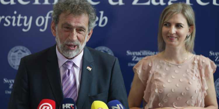 Domovinski pokret bi nastavu u školama započinjao himnom, odgovorio im Fuchs