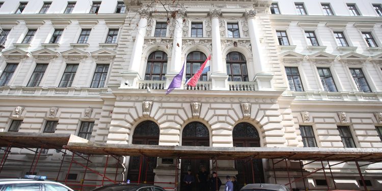 Drama na zagrebačkom Županijskom sudu: Policija na terenu, u tijeku je evakuacija iz zgrade