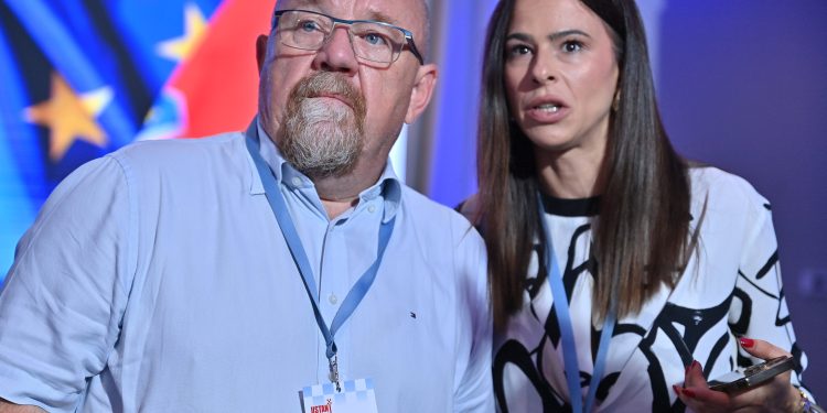 Drele bacio svoju člansku iskaznicu i otkrio zašto napušta Domovinski pokret: ‘Zbogom’