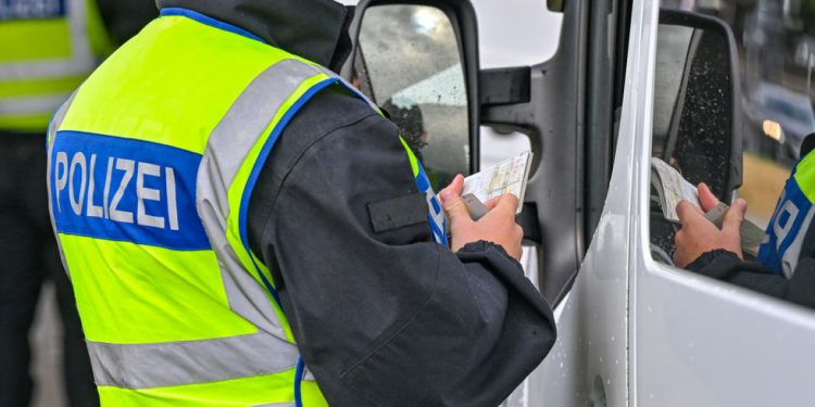 Država EU osudila susjedov plan za zaustavljanje migracija — RT World News