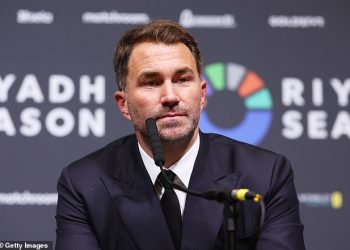 Eddie Hearn BRANI sviranje saudijske himne na Wembleyju uoči borbe Anthonyja Joshue s Danielom Duboisom – budući da inzistira da je to ‘znak poštovanja’ i tvrdi da bi je pustio na ‘svakom nastupu’ ako bi se to tražilo