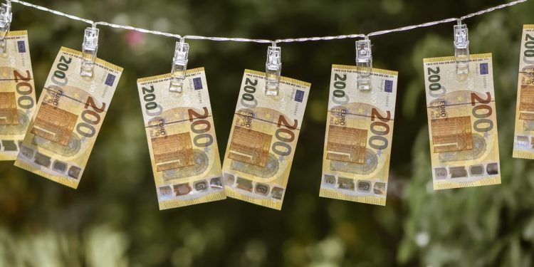 Euro ojačao prema dolaru, a jedna se valuta našla pod pritiskom