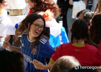 FOTO Mladi iz 72 zemlje okupili se u Mostaru povodom Međunarodnog dana mira i privukli pažnju građana