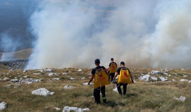 FOTO Ugašen požar na području planine Velež