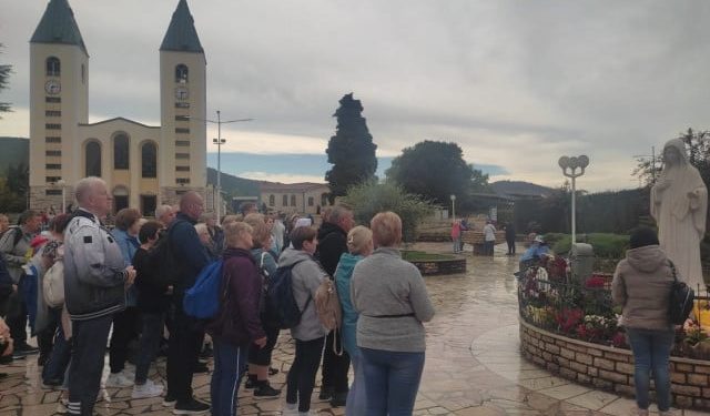 FOTO/VIDEO MEĐUGORJE NAKON ODLUKE Molitva, mir i tišina. Izjave prepuštene Vatikanu i biskupu Petru Paliću