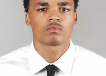 Fakultetski nogometaš hitno je otišao u bolnicu nakon što se srušio na terenu u stravičnim scenama