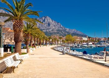 Finac porazbijao recepciju hotela u Baškoj Vodi, a onda krenuo razbijati po mjestu…