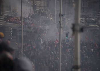 Francuska pod opsadom dok desnica preuzima kormilo: ‘Ovo je izdaja demokracije’