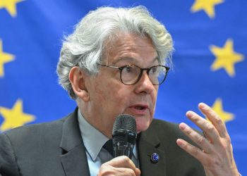 Francuski povjerenik EU tvrdi da mu je von der Leyen zabila nož u leđa — RT World News