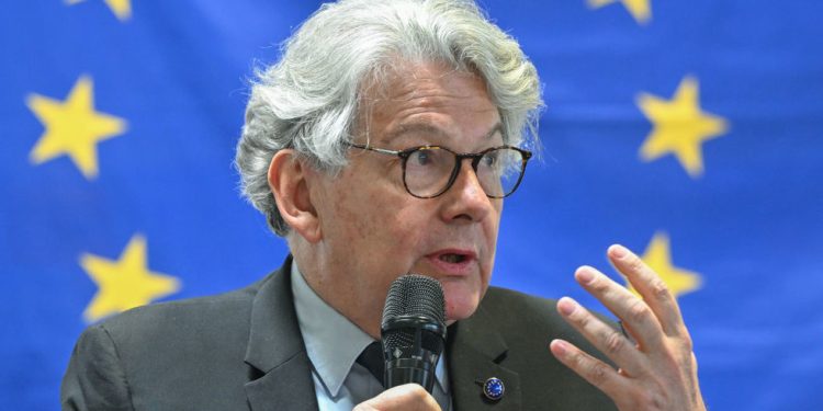 Francuski povjerenik EU tvrdi da mu je von der Leyen zabila nož u leđa — RT World News