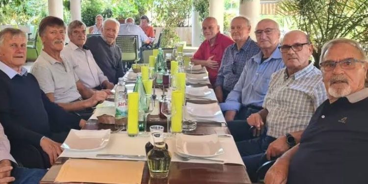 GENERACIJA 60-IH Učenici nekadašnje Brodograđevno industrijske škole u Puli obilježili 60. godišnjicu mature