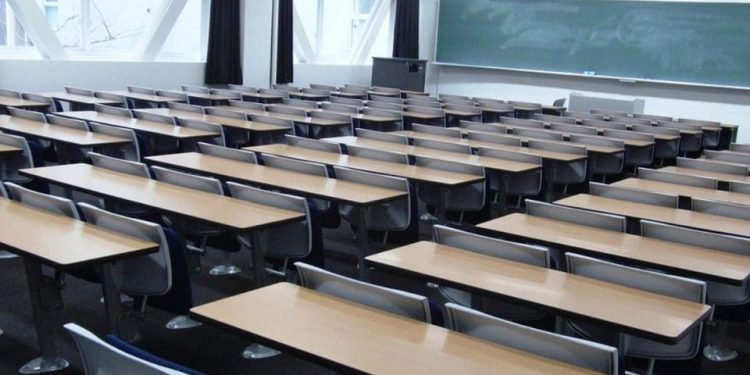 GRAD SINJ SUFINANCIRA KUPNJU UDŽBENIKA SREDNJOŠKOLCIMA Evo koji se uvjeti moraju zadovoljiti