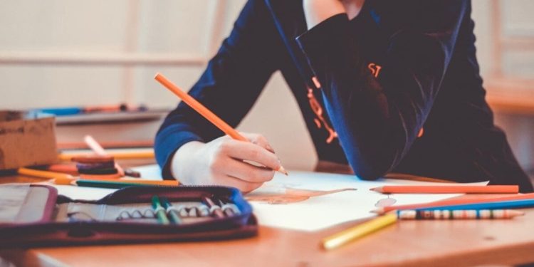 Grad Kaštela i ove godine financira nabavu školskih materijala za osnovnoškolce