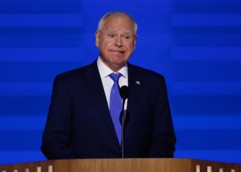 Guverner Minnesote Tim Walz razbjesnio se na internetu zbog dvosmislene primjedbe tijekom skupa